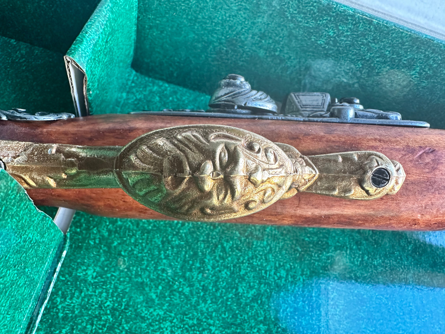 Set of 2 18th Century Deluxe Deuling Flintlock Pistols in Gift/Presentation Box