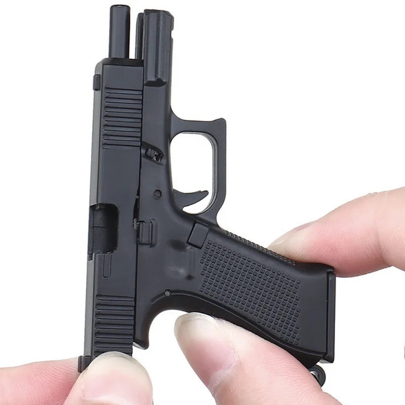 Glock 17 Gun 1:4 Keyring with Moving Parts & Removable Magazine