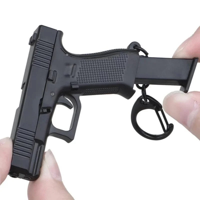Glock 17 Gun 1:4 Keyring with Moving Parts & Removable Magazine