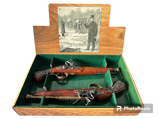 Set of 2 18th Century Deluxe Deuling Flintlock Pistols in Gift/Presentation Box