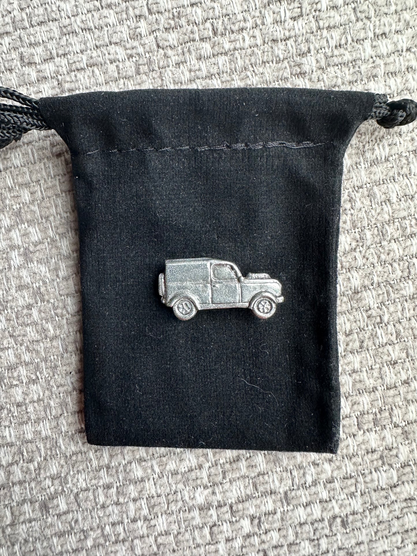 4X4 Land Rover Defender Silver Pewter Pin Badge in Gift Bag