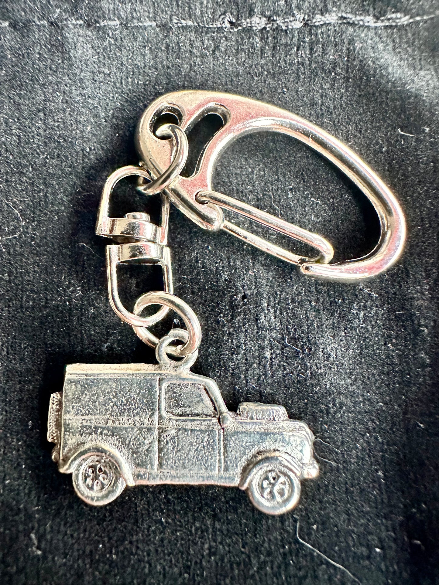 Silver High Quality Pewter 4X4 Land Rover Defender Keyring in Gift Presentation Bag