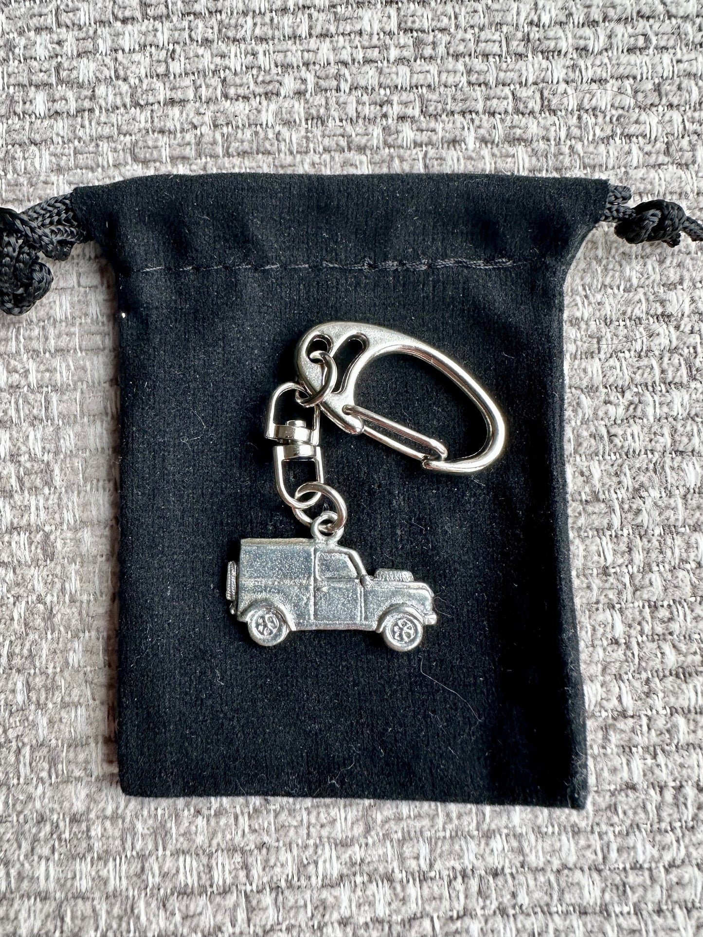 Silver High Quality Pewter 4X4 Land Rover Defender Keyring in Gift Presentation Bag