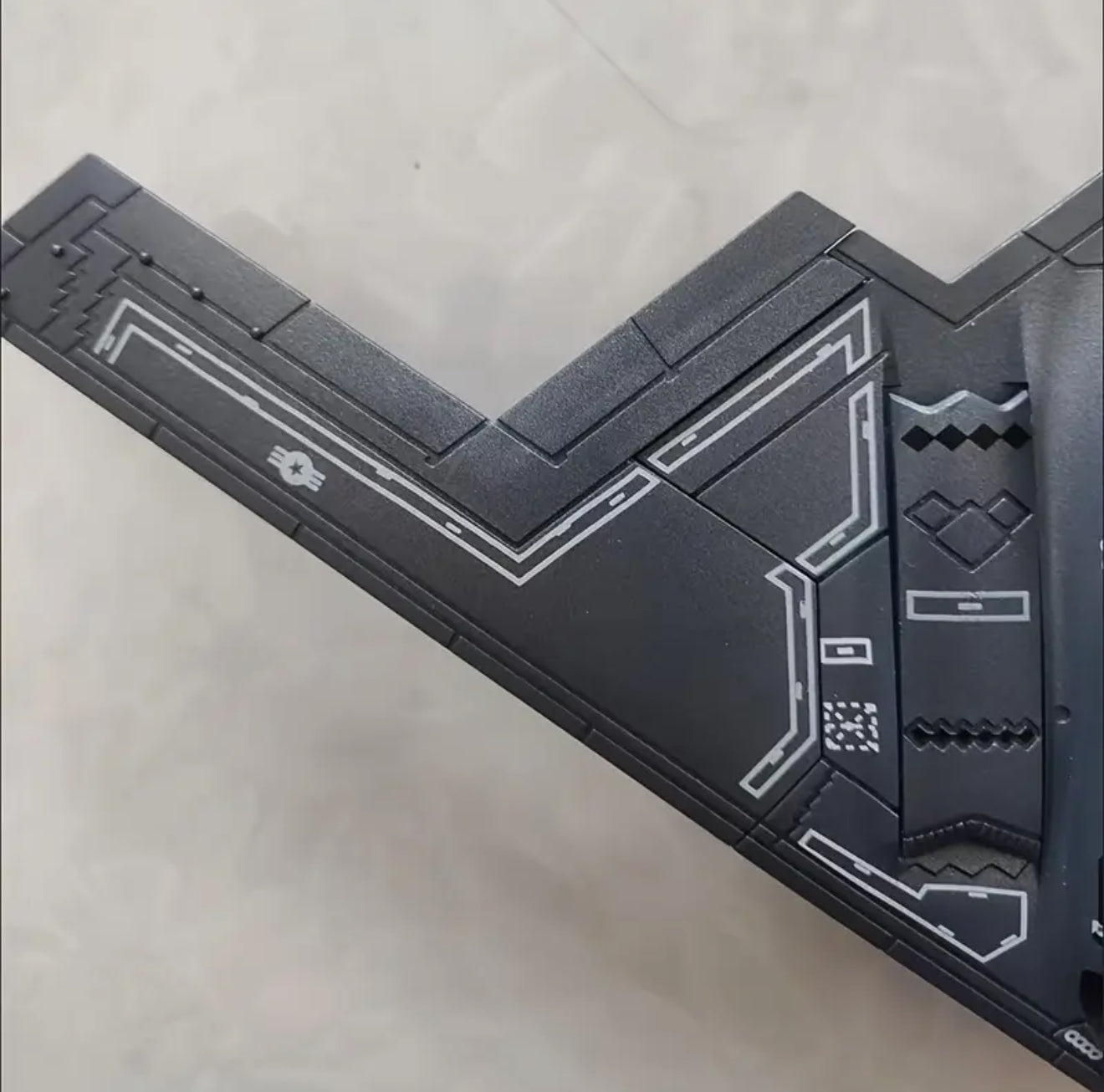 1:200 USAF B2 Stealth Bomber Die-Cast Aircraft Model On Stand