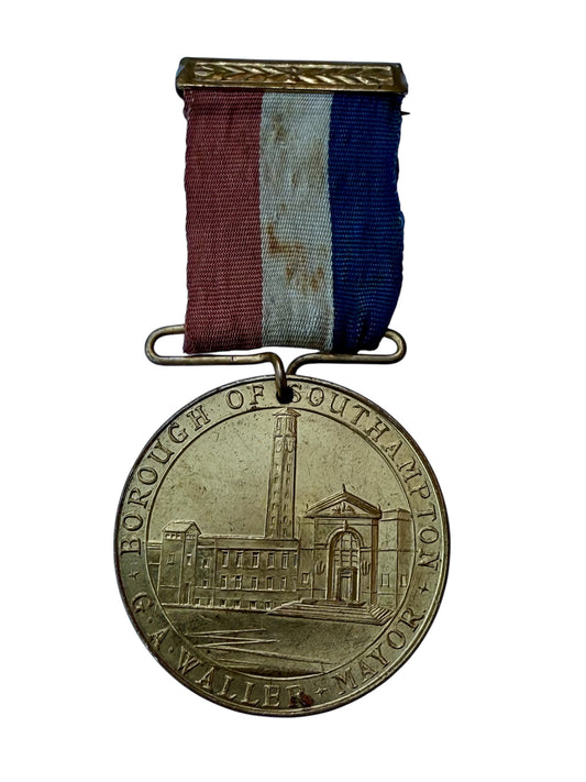 Genuine Borough of Southampton GA WALLER Mayor Medal 1910 - 1935 King George V & Mary